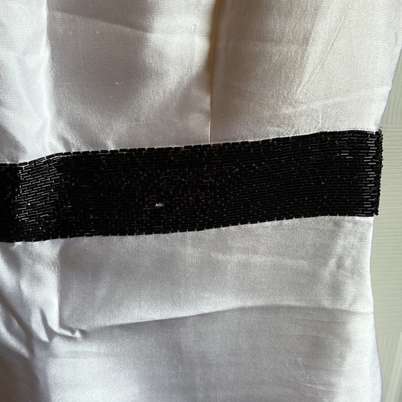 White sleeveless dress - Picture 3 of 5